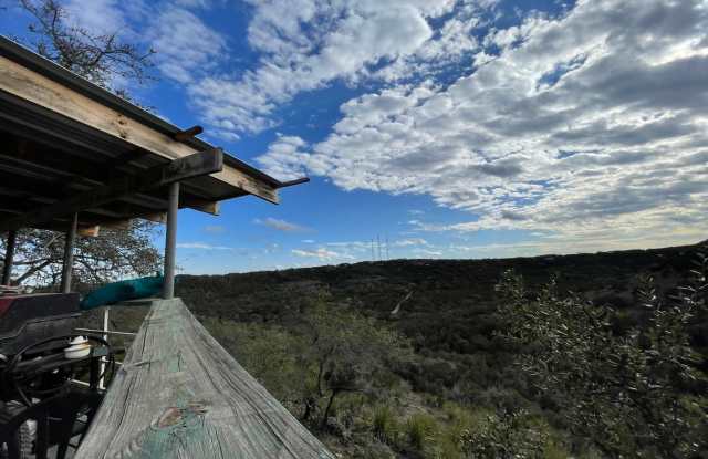 PRICE DROP!! // NEW ON MARKET // ALL BILLS PAID !