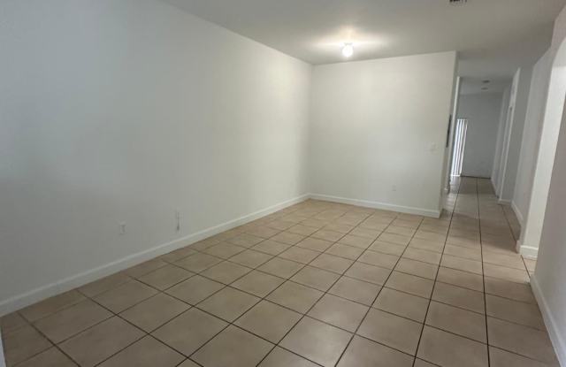 2711 SE 16TH AVE #101