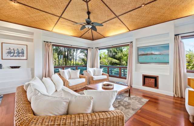 Kealoha Tropical Beach Villa: North Shore Surf Spot Retreat w/ Hot Tub  Views