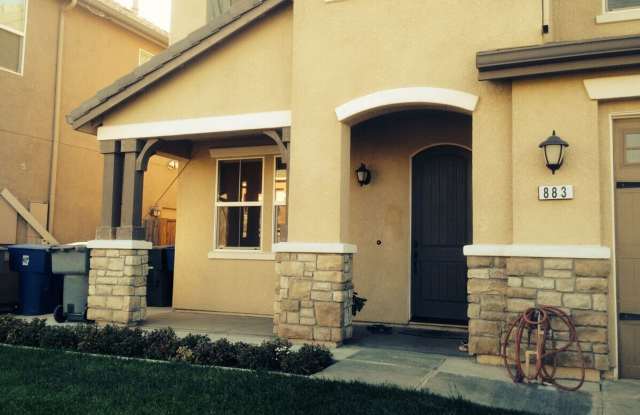 Spacious 5-Bedroom, 2.5-Bath Home for Rent in Madera