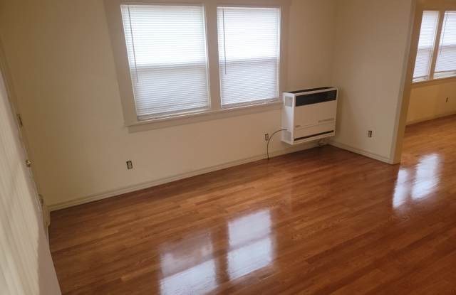 1635 South Burnside Avenue