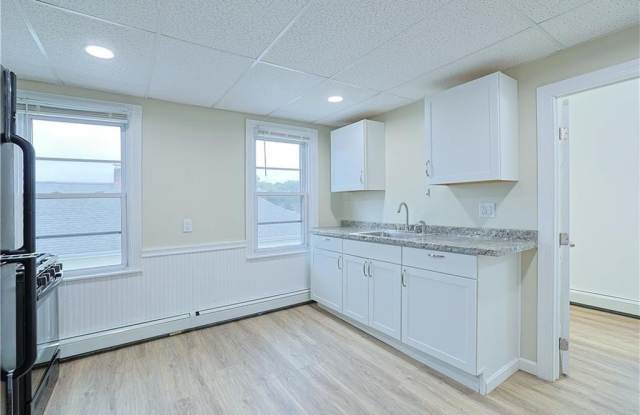 156 Urban Avenue unit: 3