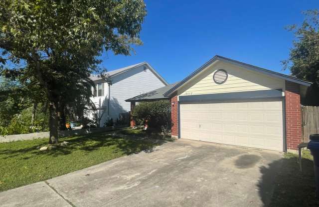 NICE 3 BEDROOM FEATURING AN ISLAND KITCHEN  SPACIOUS LIVING AREA**NORTHSIDE ISD