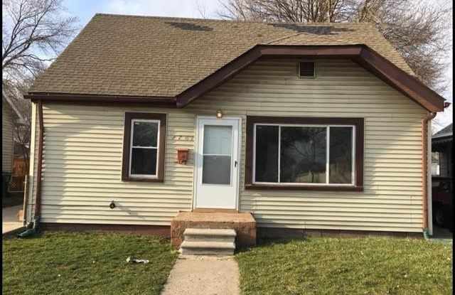 1761 E EVELYN Avenue - 1761 East Evelyn Avenue, Hazel Park, MI 48030