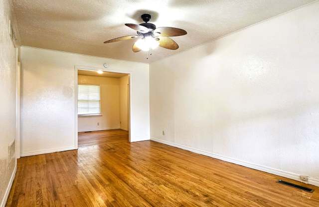 Lovely 2 Bedroom Home With A 1 Car Garage! $200 OFF FIRST FULL MONTHS RENT!!