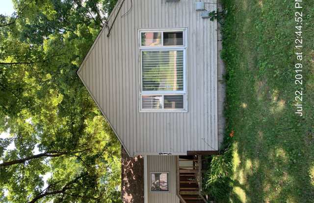 915 Ferley St - 915 Ferley Street, Lansing, MI 48911