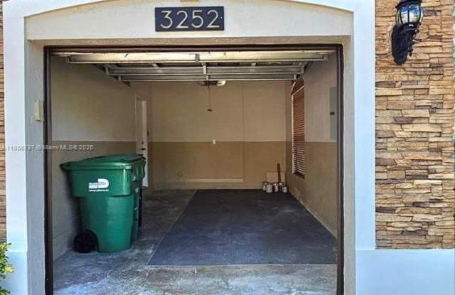 3252 NW 103 Place