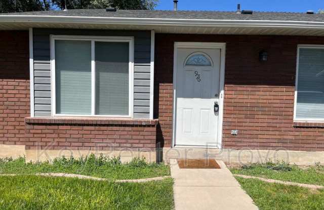 976 S Freedom blvd