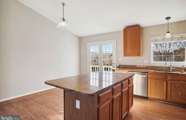 102 W DEER PARK Road