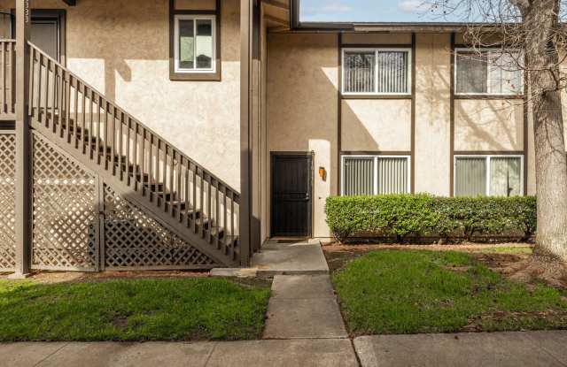 Beautiful 2 Bedroom Townhouse in Santee | Spacious Yard! - 10331 Restful Court, Santee, CA 92071