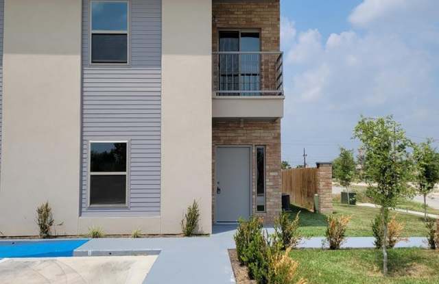 7701 VIA DEL MAR CIR - 7701 Via Del Mar Circle, Brownsville, TX 78521