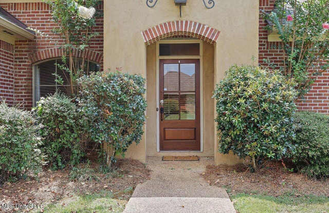 113 West Pinebrook Drive