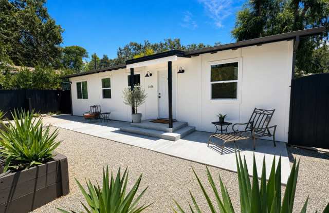 3076 Los Robles Rd. (unit A)