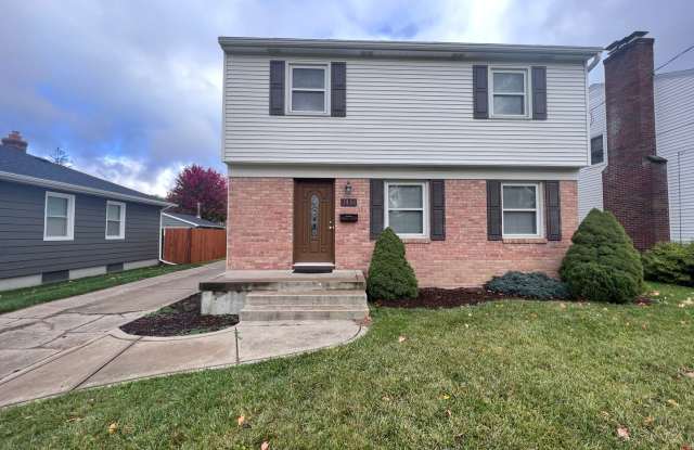 Photo of 5 Bedroom home on the NE side of Grand Rapids