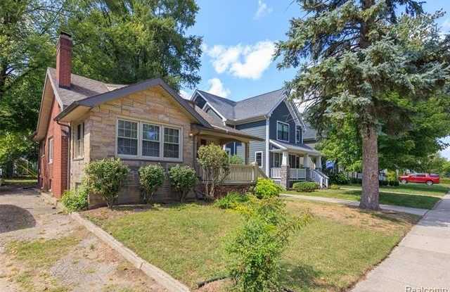 1212 Wyandotte Avenue