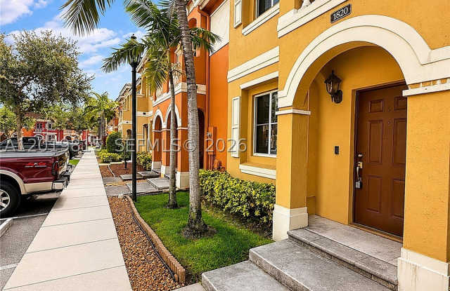 1820 SW 89th Ter