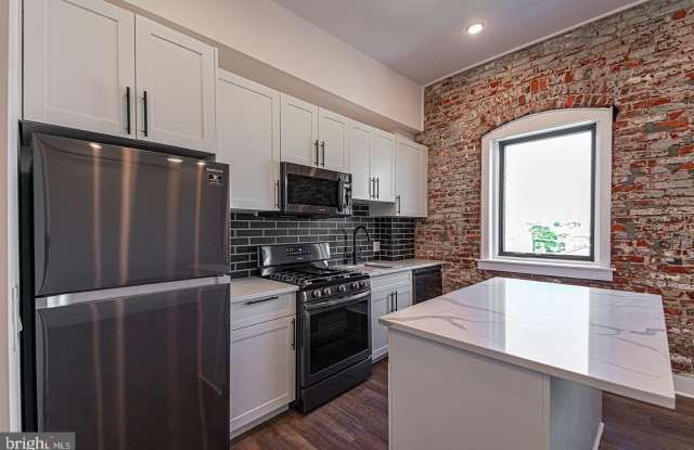 1211 BAINBRIDGE Street unit: 3D