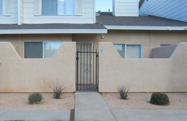 (APPLICATION PENDING) West Palmdale Townhouse