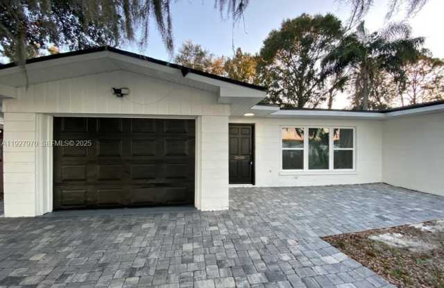 1204 LAKE ELBERT DRIVE SE