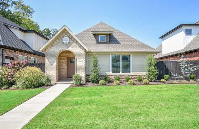 Luxurious 4 Bedroom, 3.5 Bathroom Home In Fayetteville, AR