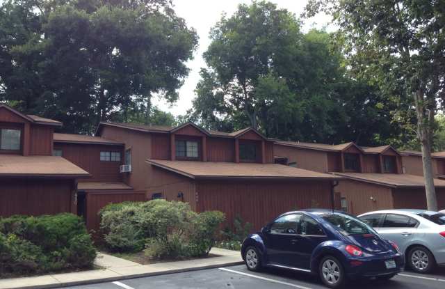 3 Bedroom, 3 Bath Townhome in Rockwood Villas!