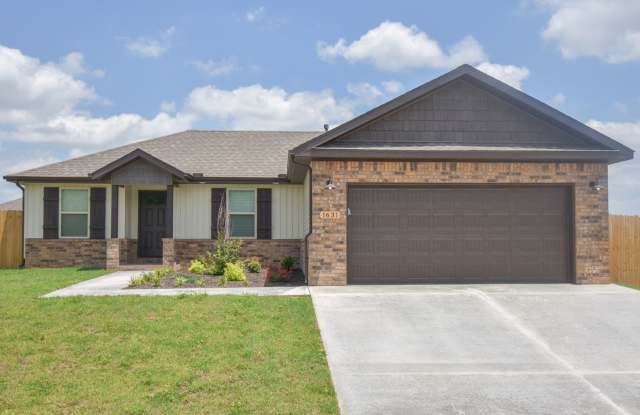 Nice 3 Bedroom 2 Bath Home!!