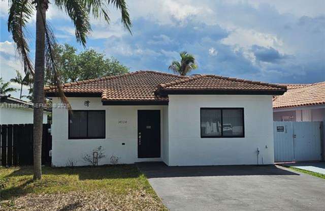 14924 SW 58th St MIAMI, FL 33193