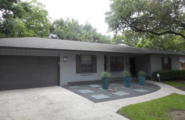 3715 TWISTED OAKS DR