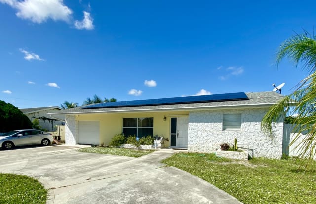 7569 SE Gull Way - 7569 Southeast Gull Way, Hobe Sound, FL 33455