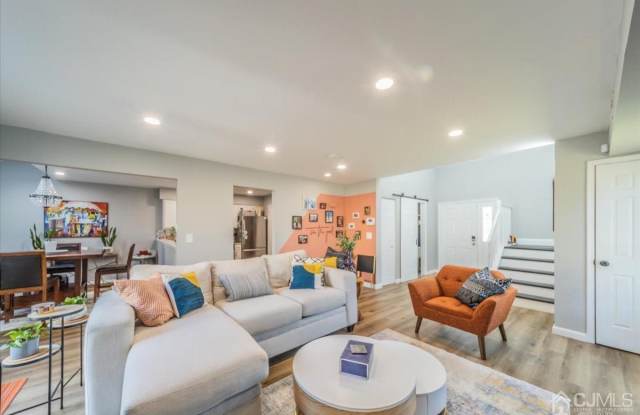 224 Buckingham Way