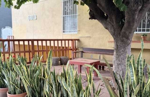 Photo of 6013 Carlton Way unit: 1