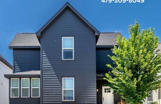 Bright & Beautiful 2BR/3BA Fayetteville Home