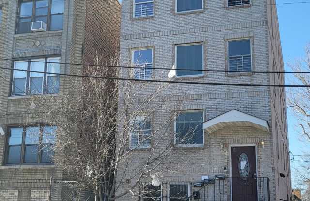 81 BERGEN AVE