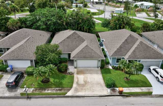 325 Hawthorne Lane