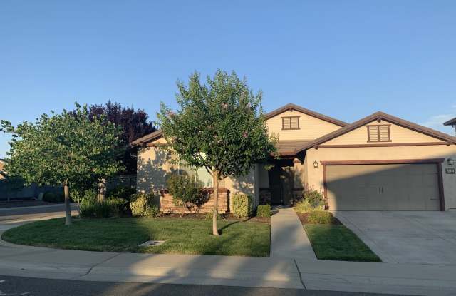 5221 Otter Pond