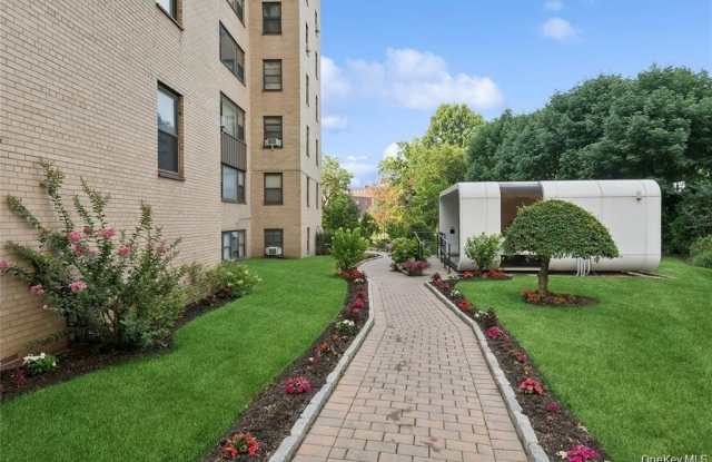 1 Fordham Hill Oval unit: 1E