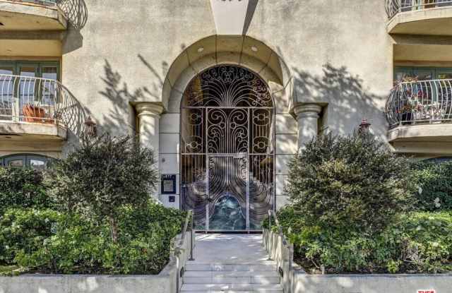 Photo of 277 S Spalding Dr unit: 102