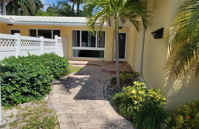 1103 NE 2nd Ct - 1103 NE 2nd Ct, Hallandale Beach, FL 33009