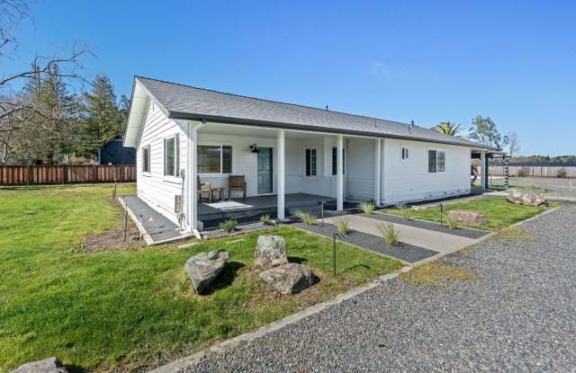 Charming  renovated 3 bed 2 bath home w/ vineyard views - 2040 Hoffman Lane, Napa County, CA 94558