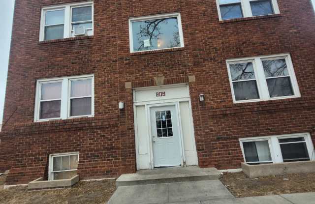209 N Elm #4