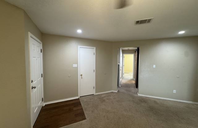 Photo of 450 Carriage Way