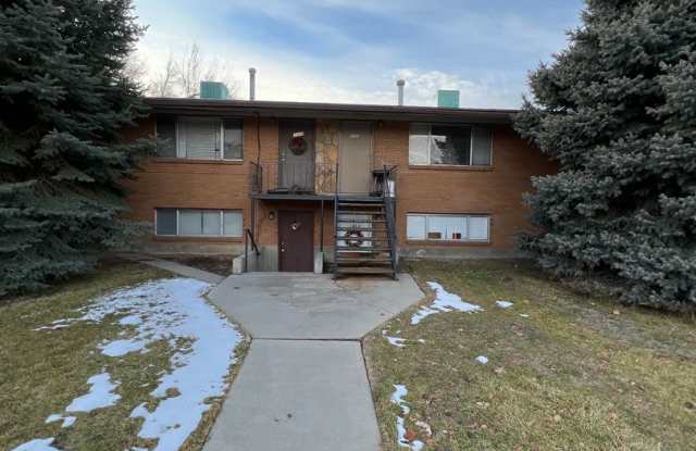 2 Bedroom Apartment -2023 remodel New paint, flooring, and granite countertops