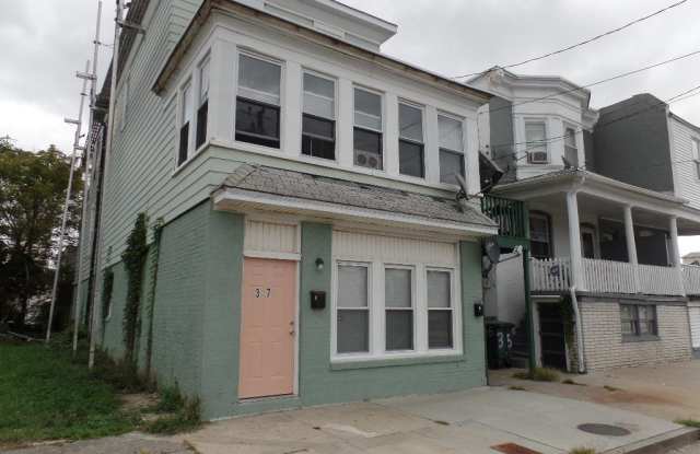 37 N Massachusetts Ave - 37 North Massachusetts Avenue, Atlantic City, NJ 08401