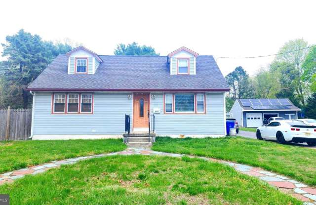 804 CARPENTER Street