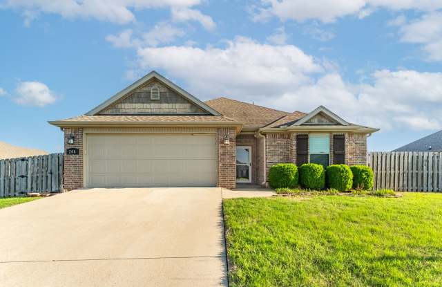 Centerton Charm: 3-Bedroom, 2-Bathroom Rental Oasis - 200 Genoa Way, Centerton, AR 72719