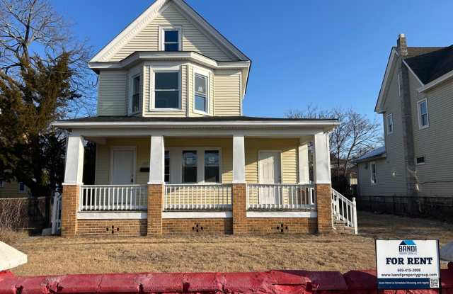 Photo of Newly Renovated 5 Bedroom 2.5 Bath House