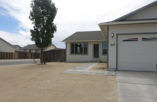 237 Emigrant Way - 237 Emigrant Way, Fernley, NV 89408