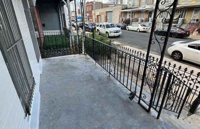 Fully renovated 3 Bed, 1 bath row home