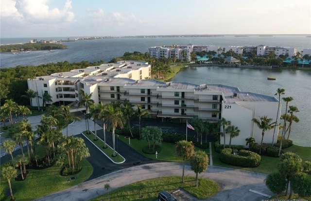 221 NE Plantation Road unit: 215