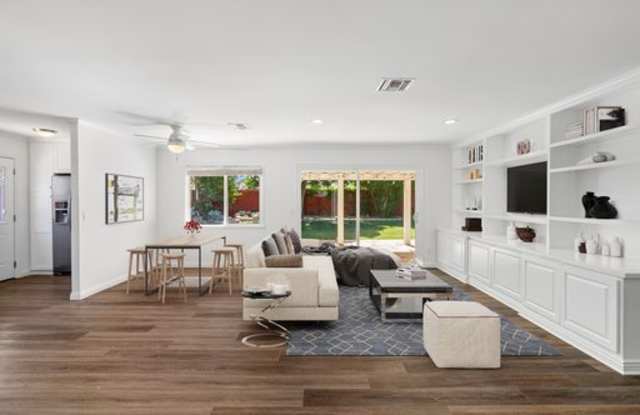 Photo of 23906 Hamlin Street